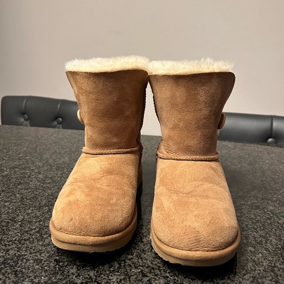 UGG Bailey Button II Shearling Boot - Picture 12 of 13